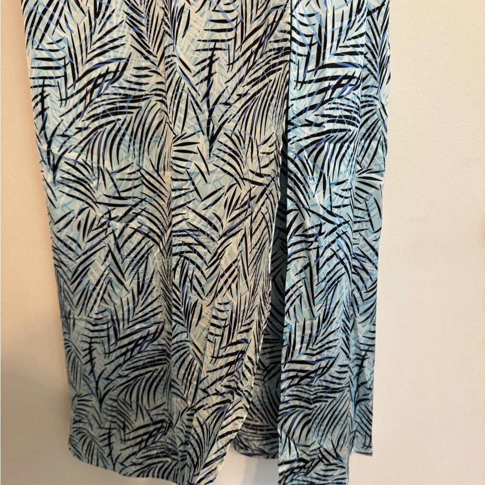 Blue and Black Leaf Print Silky Dress - Picture 4 of 7